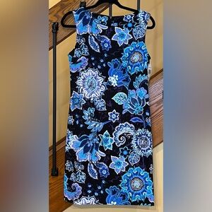 Connected Apparel Dress Black With Blue Floral Zip Back knee Length SZ. 6  NWT